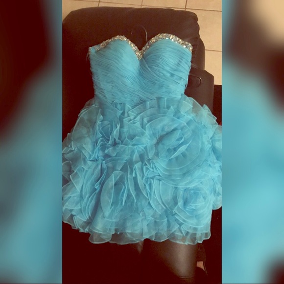 Formal Dress - Picture 1 of 1